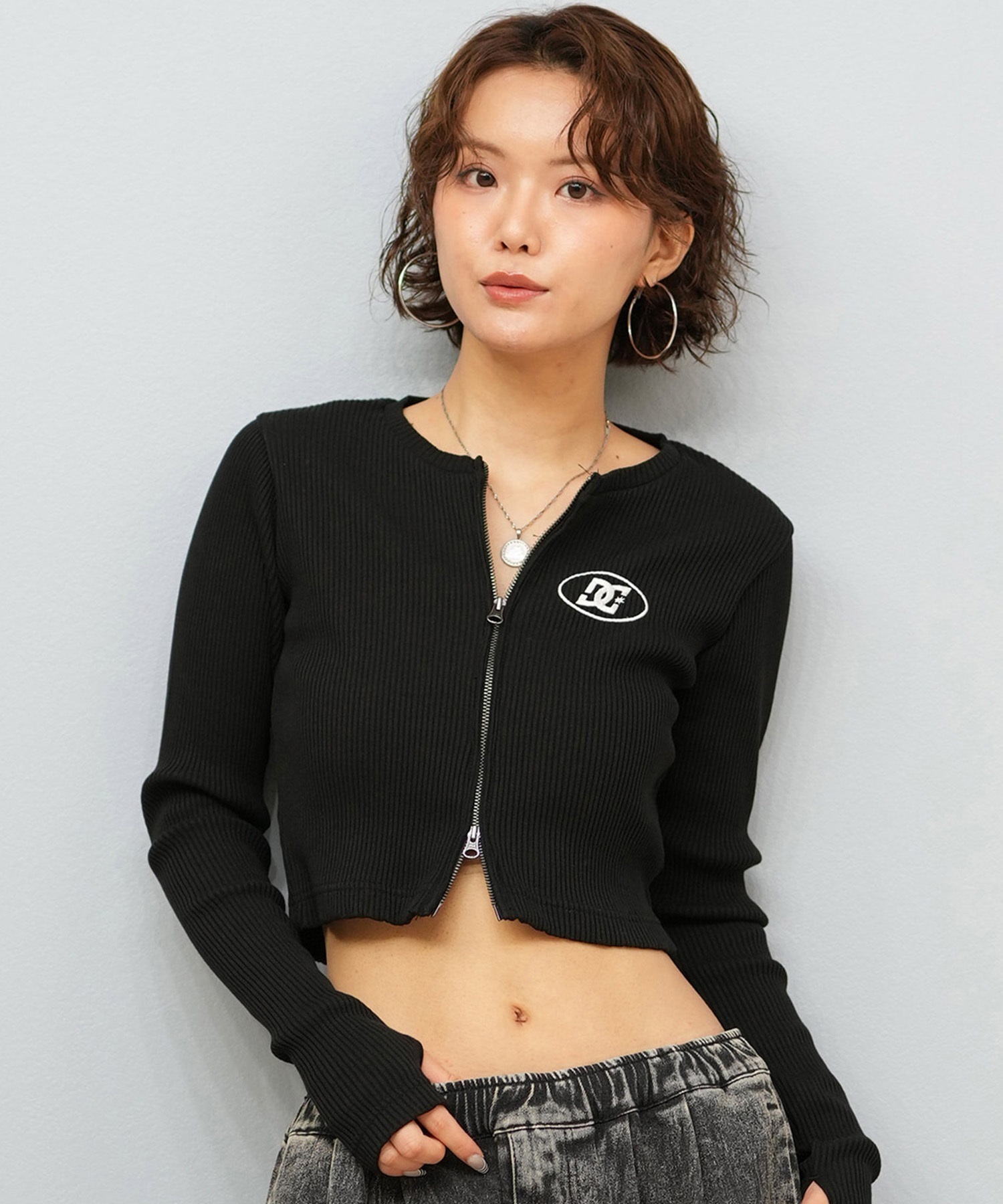 DC ディーシー 長袖 Tシャツ ロンT レディース クロップド丈 ショート丈 ジップアップ TELECO ZIP CARDIGAN LCD254310(BLK-M)