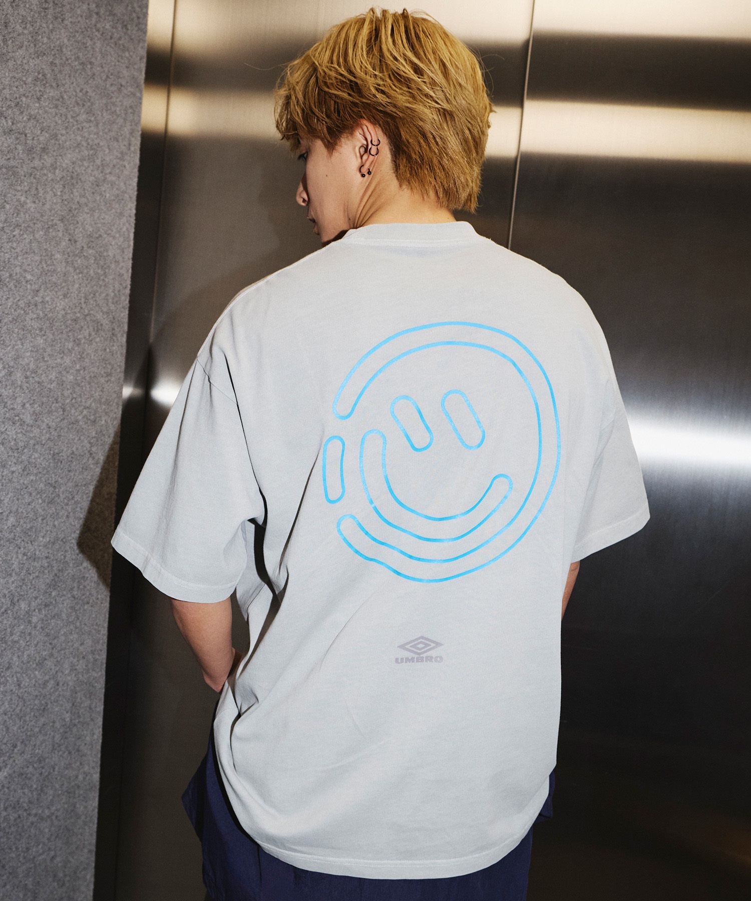 UMBRO アンブロ × ALAN SHIRAHAMA 半袖 Tシャツ UM26SSAL-CS01(L.GRAY-M)