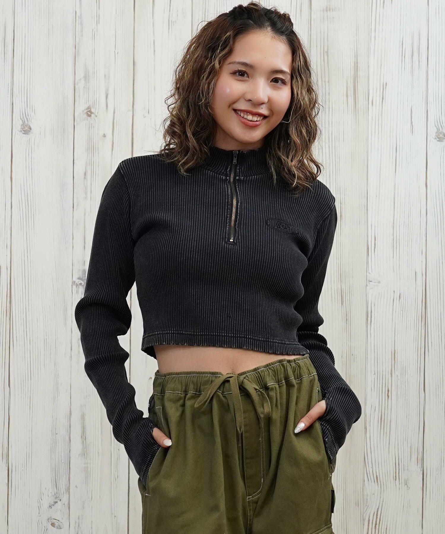 DC ディーシー 長袖 Tシャツ ロンT レディース クロップド丈 ショート丈 ハーフジップ LLT254312(BES-M)