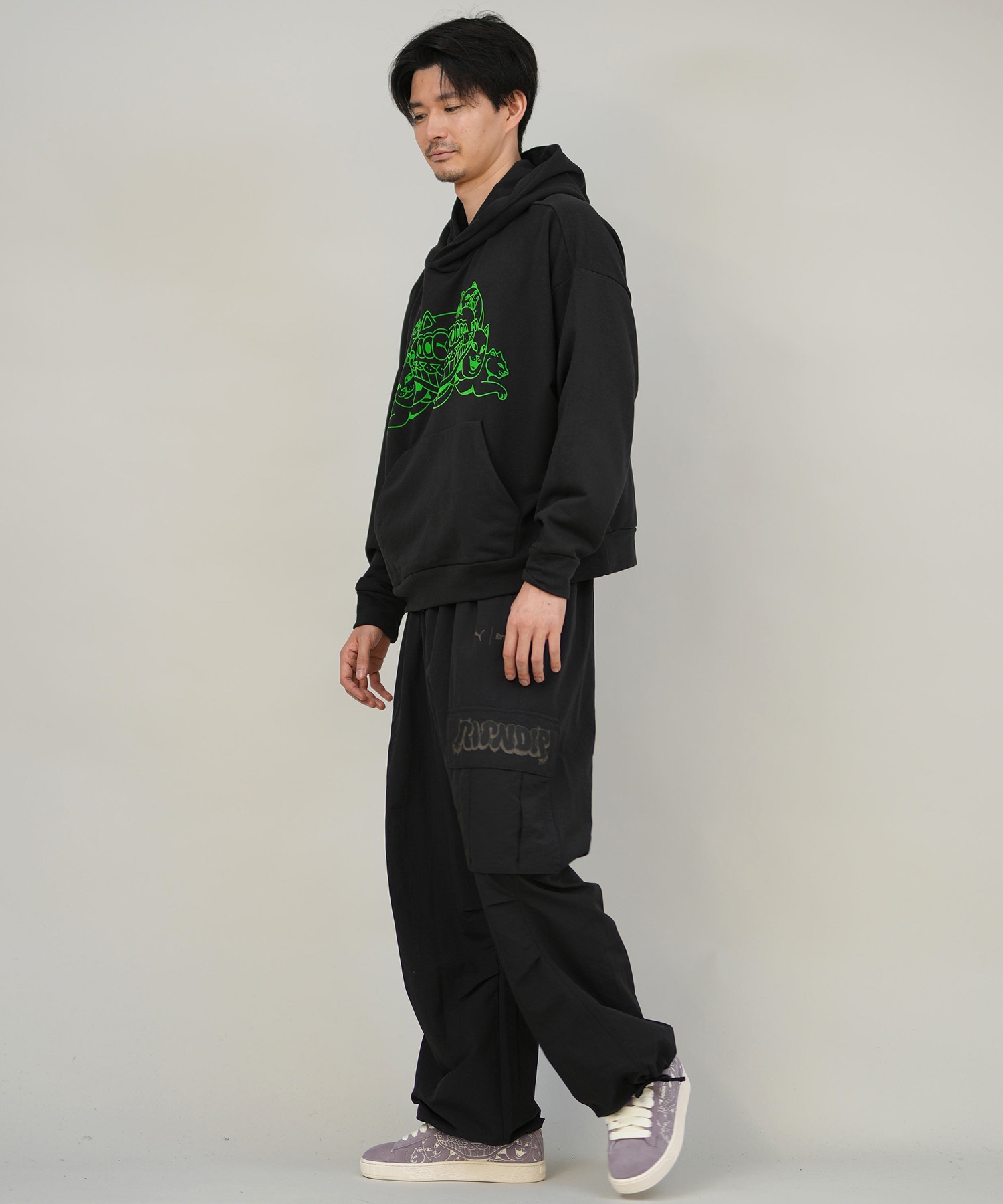 9月27日発売 PUMA プーマ × RIPNDIP リップンディップ コラボ メンズ ボクシー グラフィック フーディ プルオーバー パーカー 裏毛 632414(01-M)