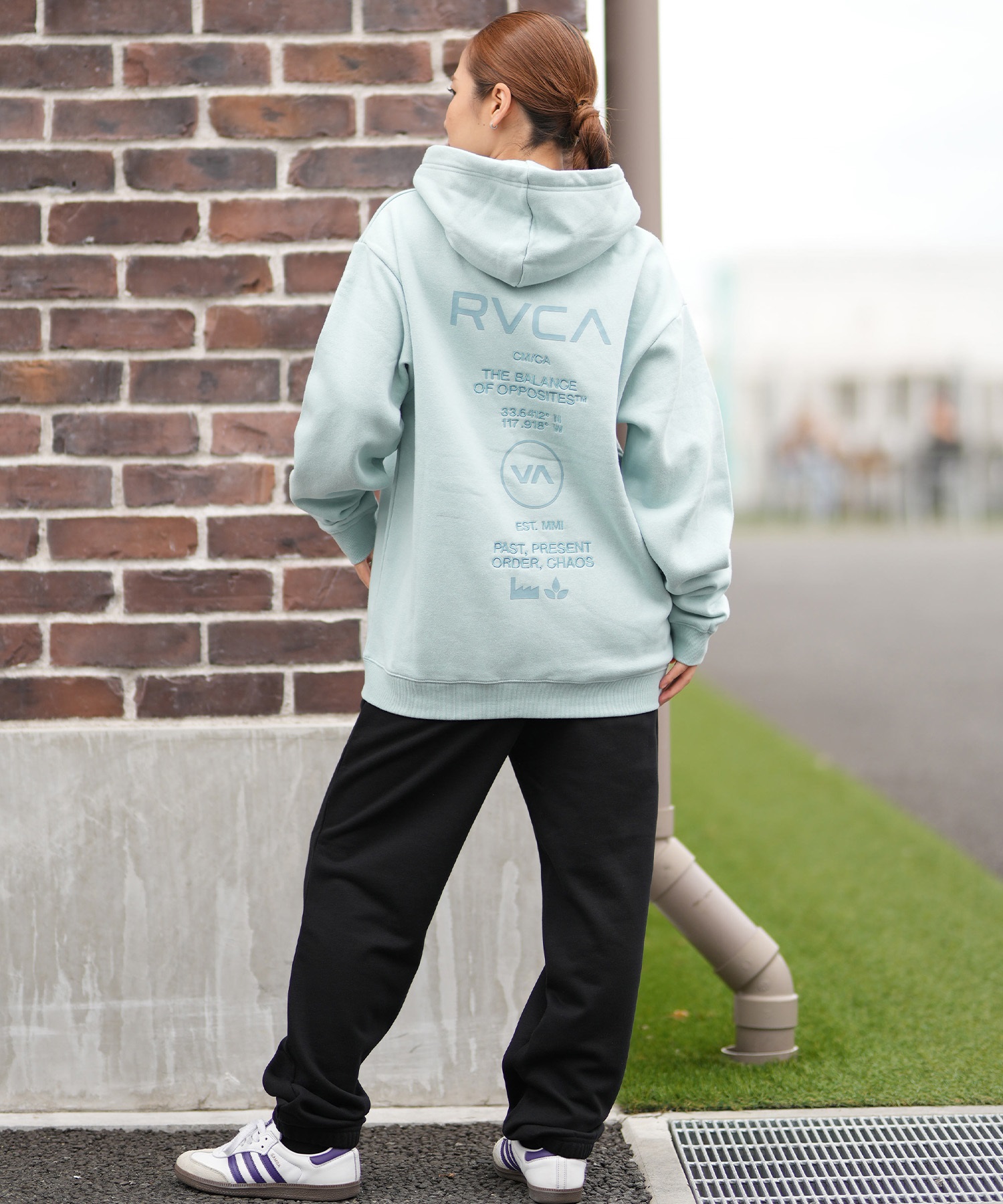 RVCA ルーカ ジップアップ パーカー レディース バックプリント ロゴ BF044-P02(BLK-M)
