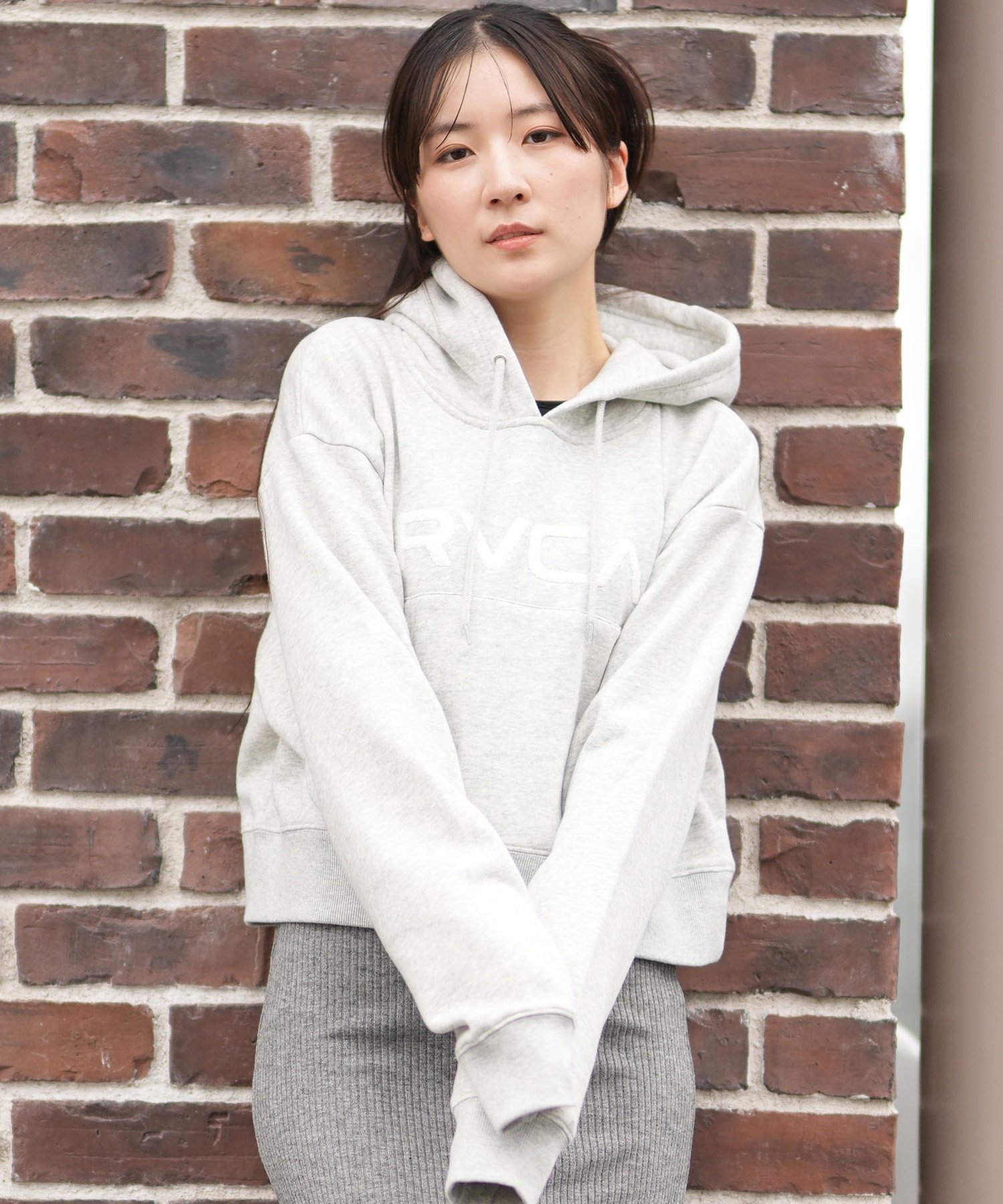 RVCA ルーカ プルオーバー パーカー レディース クロップド丈 ショート丈 ロゴ CROPPED HOODIE BF044-P03(BLK-S)