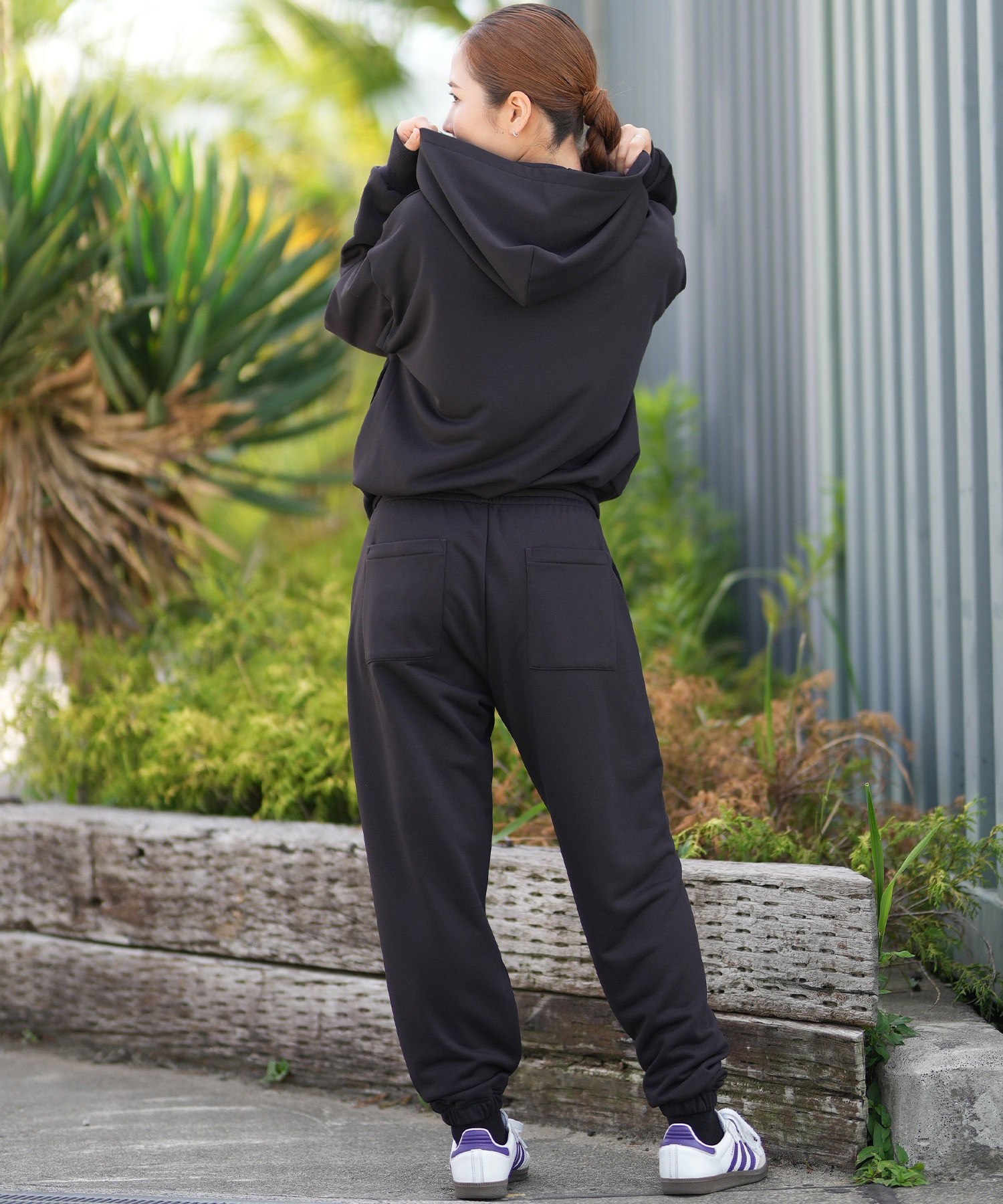 X-girl SPORTS エックスガールスポーツ ジップアップ パーカー レディース クロップド丈 ショート丈 ロゴ セットアップ対応 155253012001(BK-M)