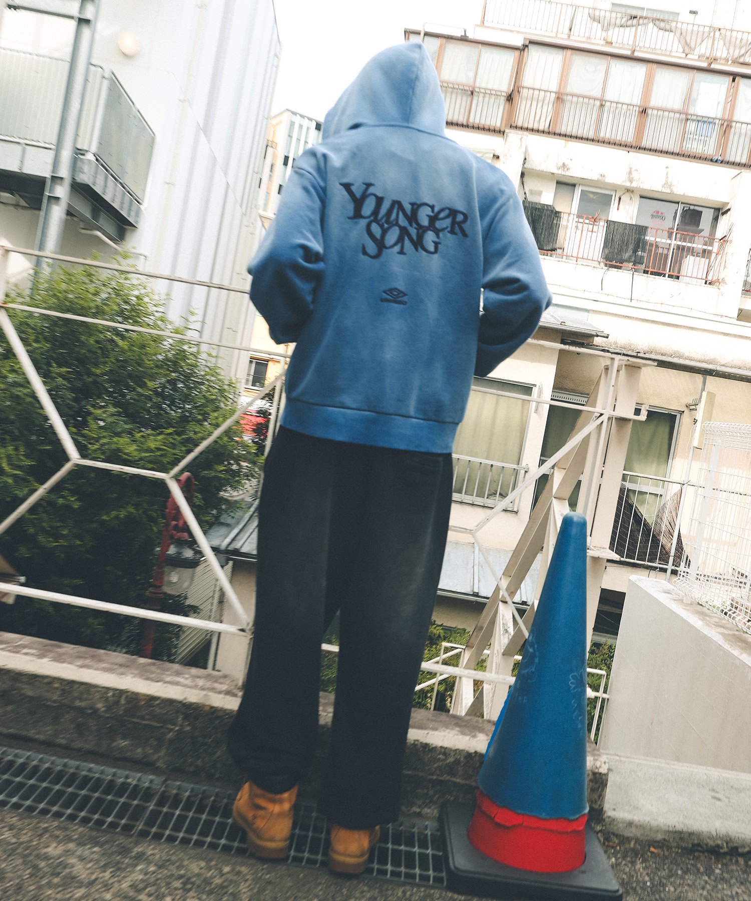 UMBRO アンブロ × Younger Song ヤンガーソング コラボ ジップアップ パーカー 裏毛 MD27-LHD03 ムラサキスポーツ限定(BLACK-M)