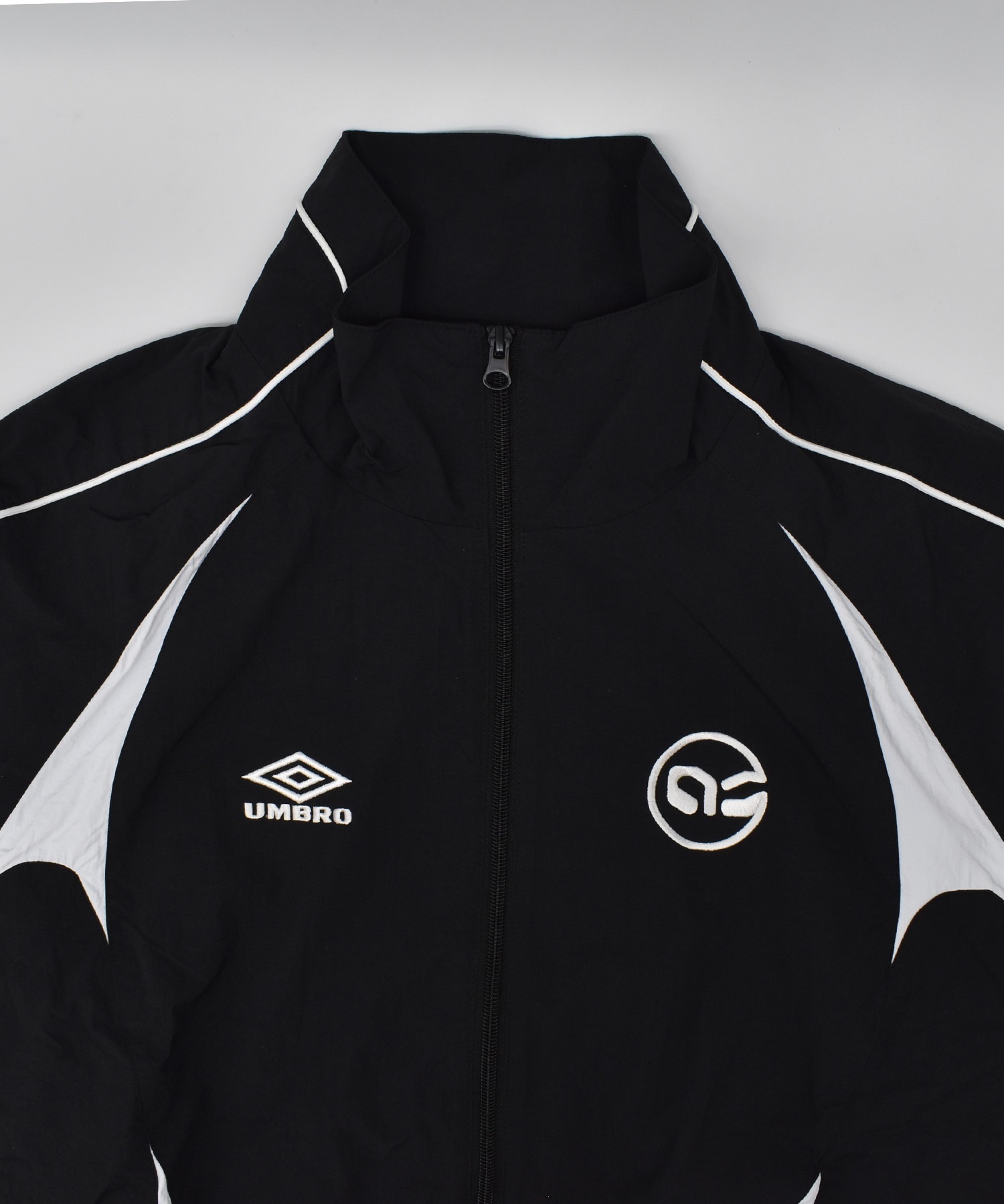 UMBRO アンブロ × ALAN SHIRAHAMA トラックジャケット UM26SSAL-BZ01(NAVY-M)