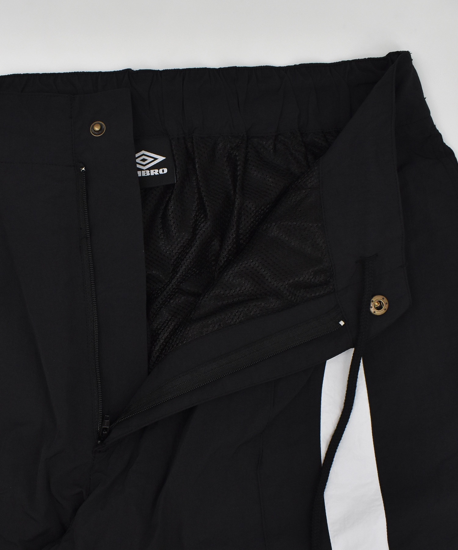 UMBRO アンブロ × ALAN SHIRAHAMA トラックパンツ UM26SSAL-PT01(BLACK-M)