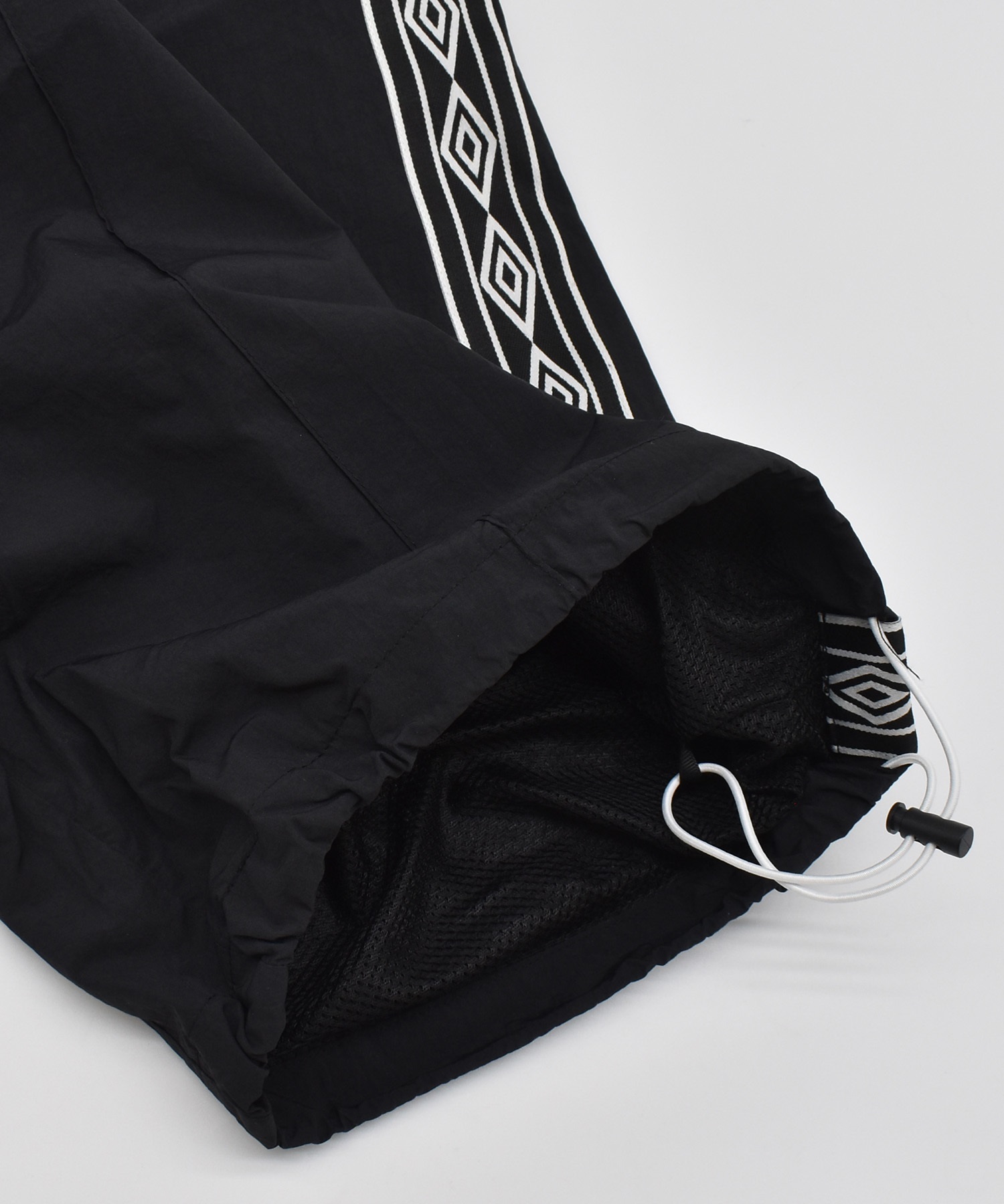 UMBRO アンブロ × ALAN SHIRAHAMA トラックパンツ UM26SSAL-PT01(BLACK-M)