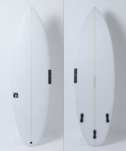 b--lBOHkug - SHOP NEWS | ムラサキスポーツオンラインストア 通販 Two white surfboards on display stands, side by side, each with a yellow center stringer; the right board shows three fin boxes/slots.